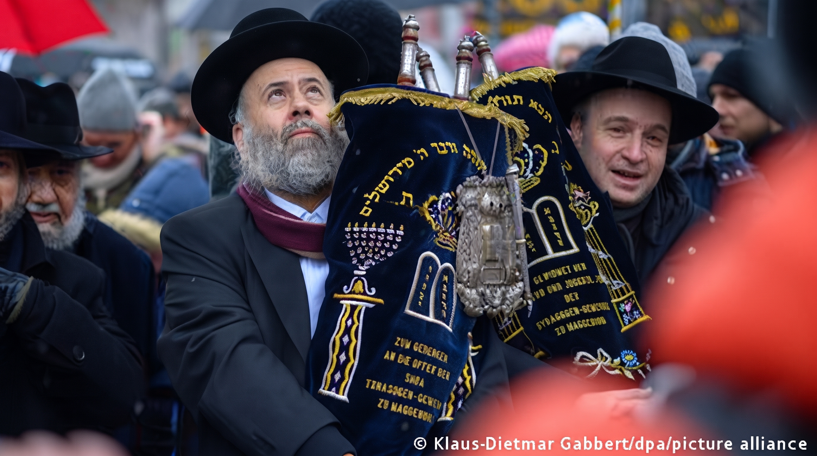 Torah ceremony at Magdeburg synagogue inauguration December 2023