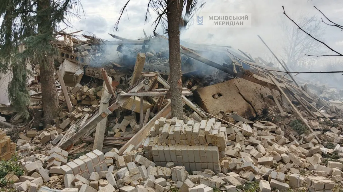 Russian Guided Bomb Obliterates Historic Newspaper Headquarters in Dnipropetrovsk Region