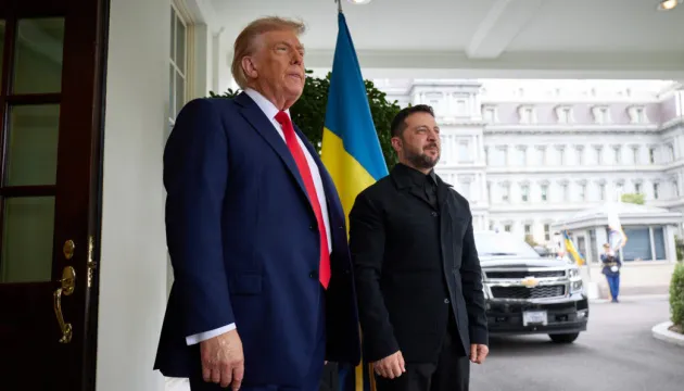 US President Donald Trump and Ukrainian President Volodymyr Zelensky at an international summit