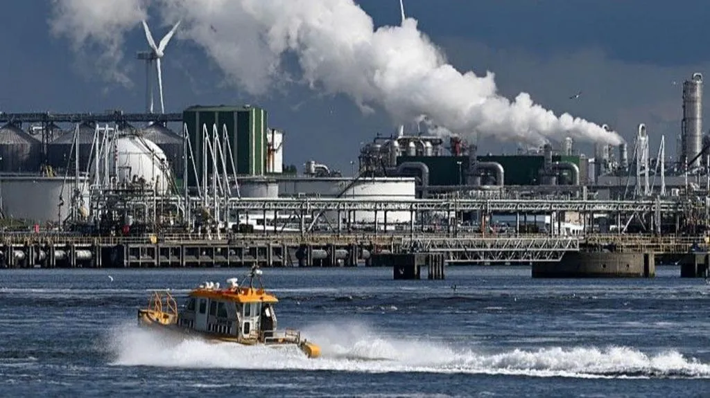Port of Rotterdam fossil fuel lawsuit green energy transition