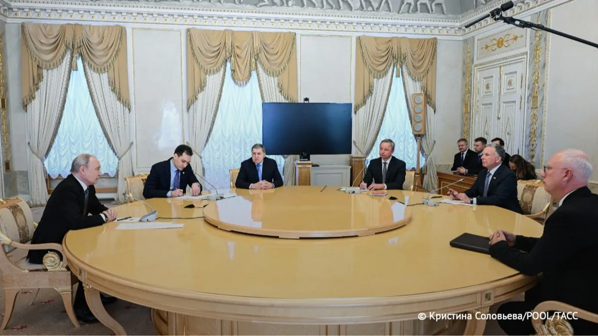 Putin meets Witkoff in St. Petersburg